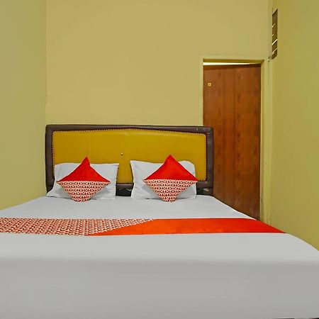 Oyo 92577 Hotel Sidikalang Near Kejaksaan Negeri Dairi Экстерьер фото
