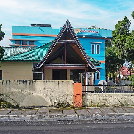 Oyo 92577 Hotel Sidikalang Near Kejaksaan Negeri Dairi Экстерьер фото