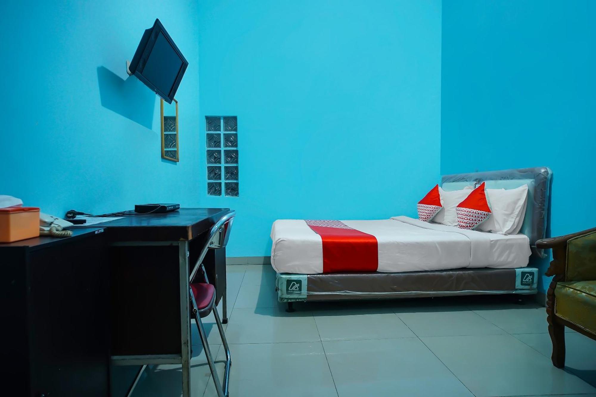 Oyo 92577 Hotel Sidikalang Near Kejaksaan Negeri Dairi Экстерьер фото