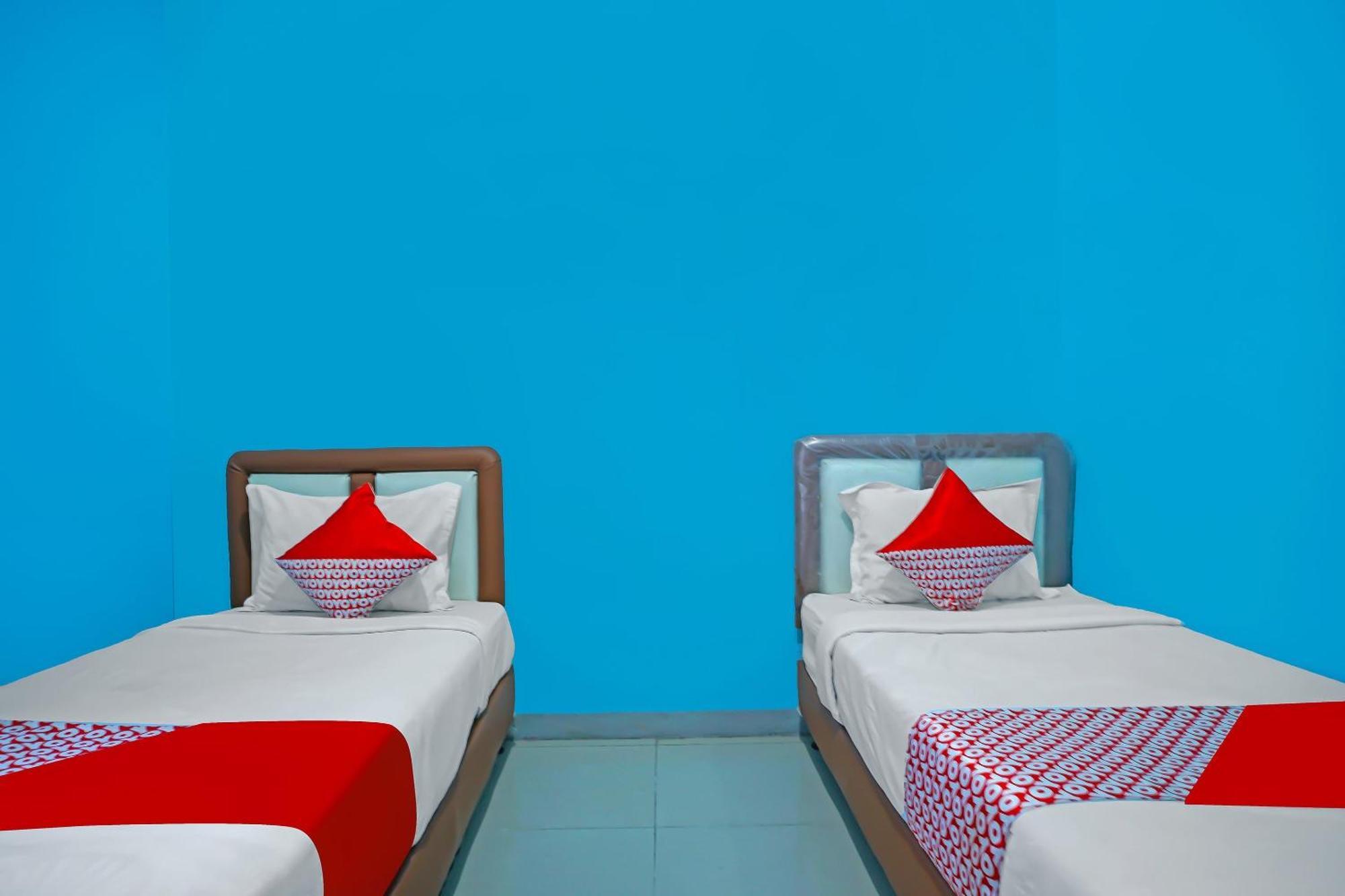 Oyo 92577 Hotel Sidikalang Near Kejaksaan Negeri Dairi Экстерьер фото