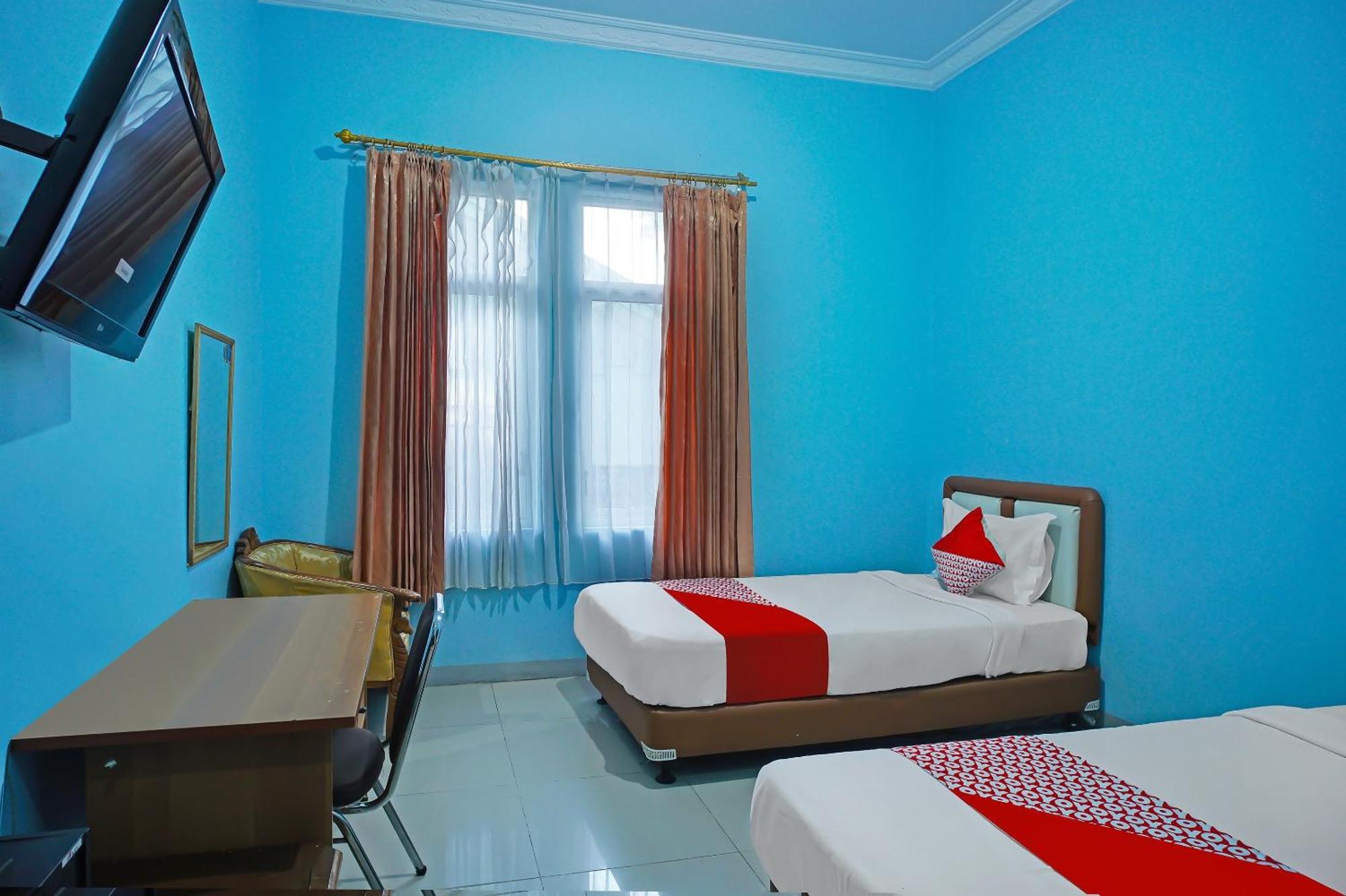 Oyo 92577 Hotel Sidikalang Near Kejaksaan Negeri Dairi Экстерьер фото