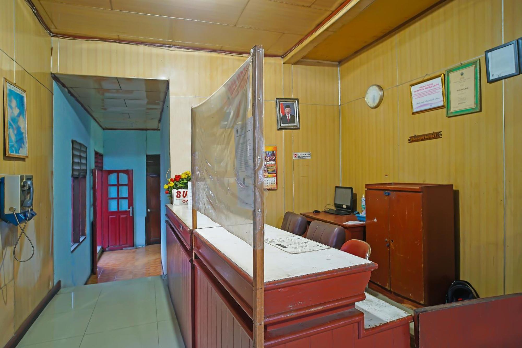 Oyo 92577 Hotel Sidikalang Near Kejaksaan Negeri Dairi Экстерьер фото