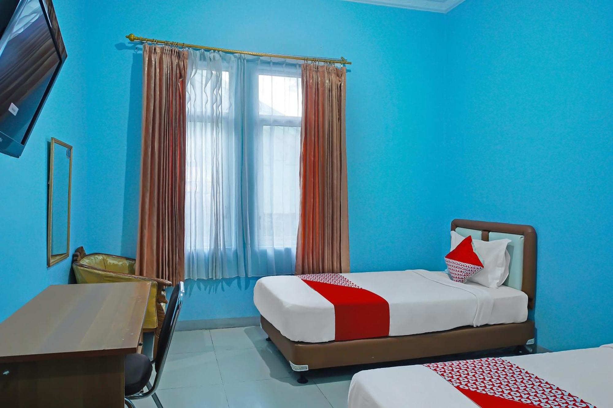 Oyo 92577 Hotel Sidikalang Near Kejaksaan Negeri Dairi Экстерьер фото