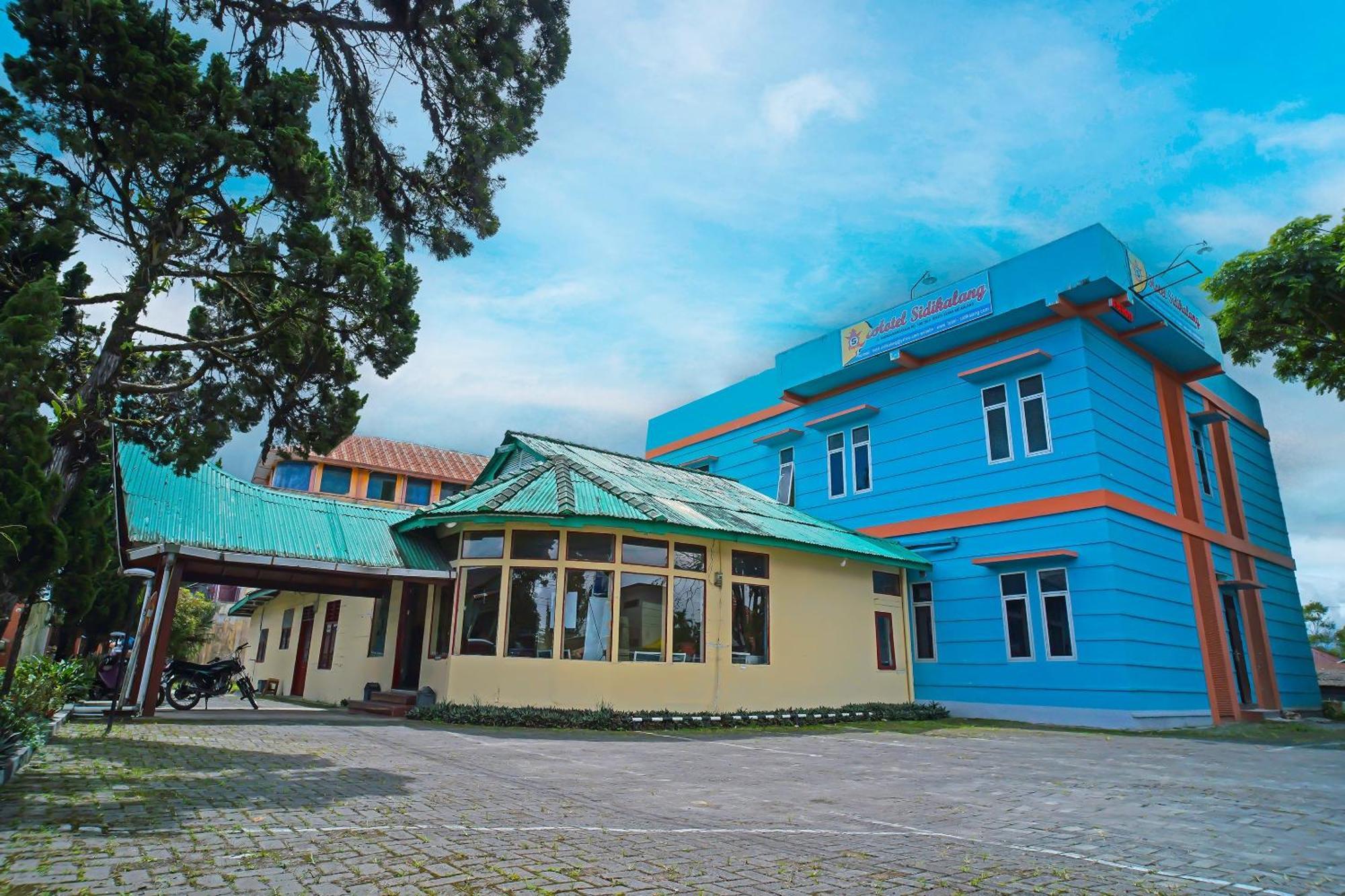 Oyo 92577 Hotel Sidikalang Near Kejaksaan Negeri Dairi Экстерьер фото